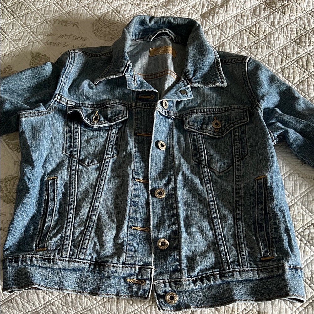 VINTAGE Levi’s  Blue Denim Jacket IS IN excellent condition